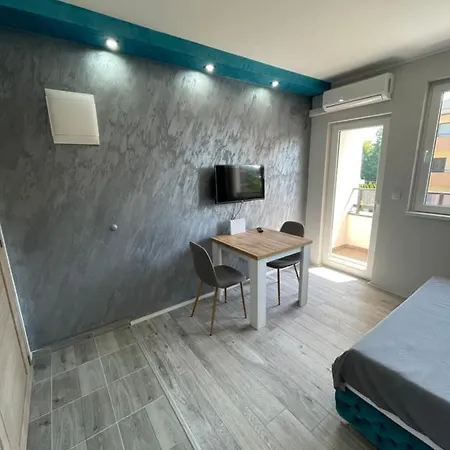 Aparthotel Borova 2 3*