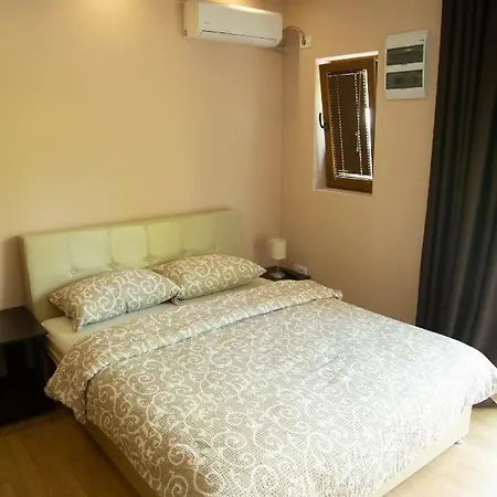 Ξενοδοχείο με διαμερίσματα Borova 2